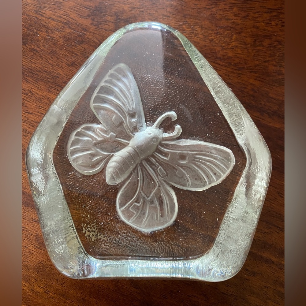 PAPERWEIGHT Clear Glass 4” Stamped Embossed Frosted Carved Butterfly Center